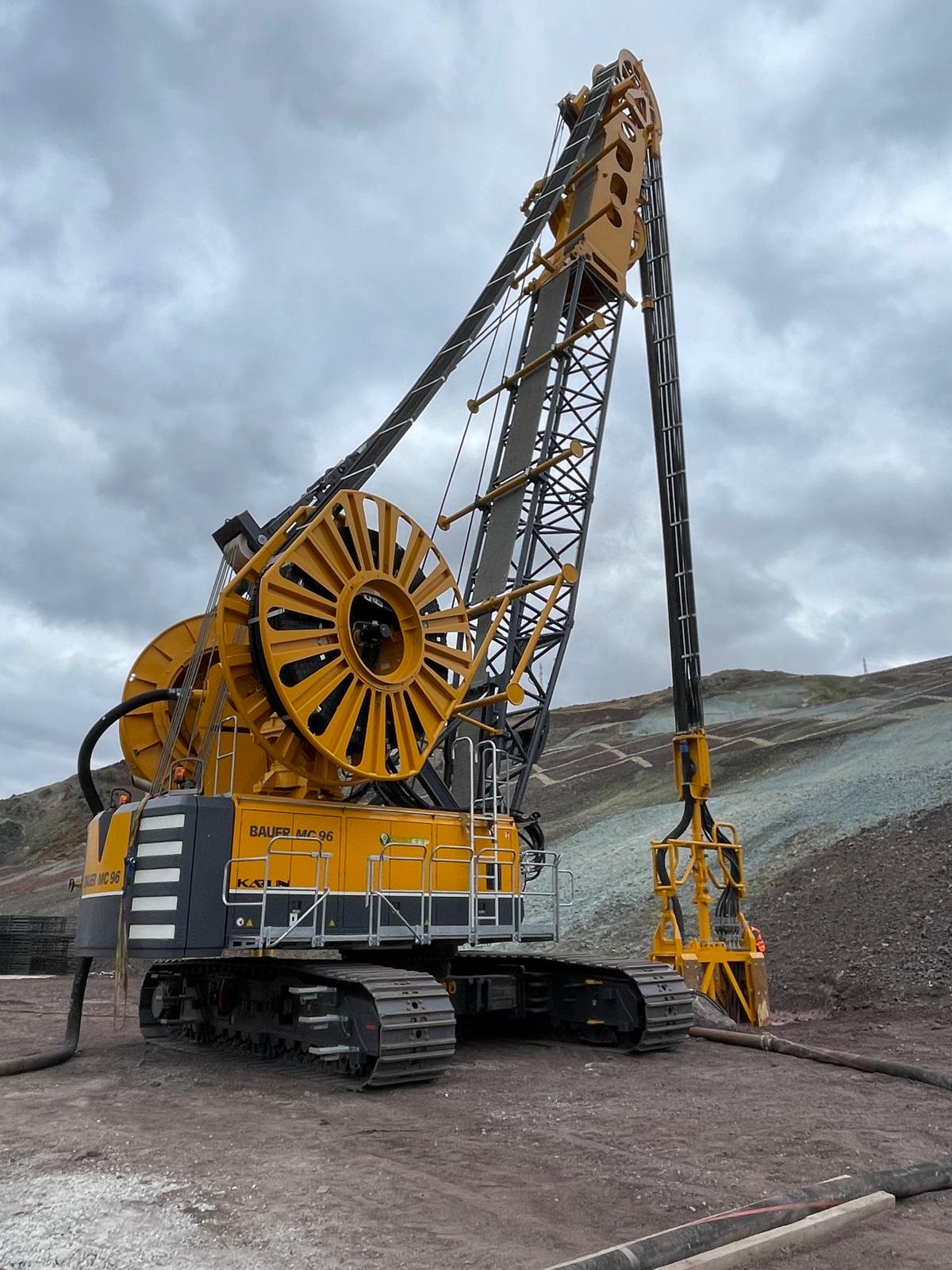Baret kazık diyafram makinesinin arkadan görünümü